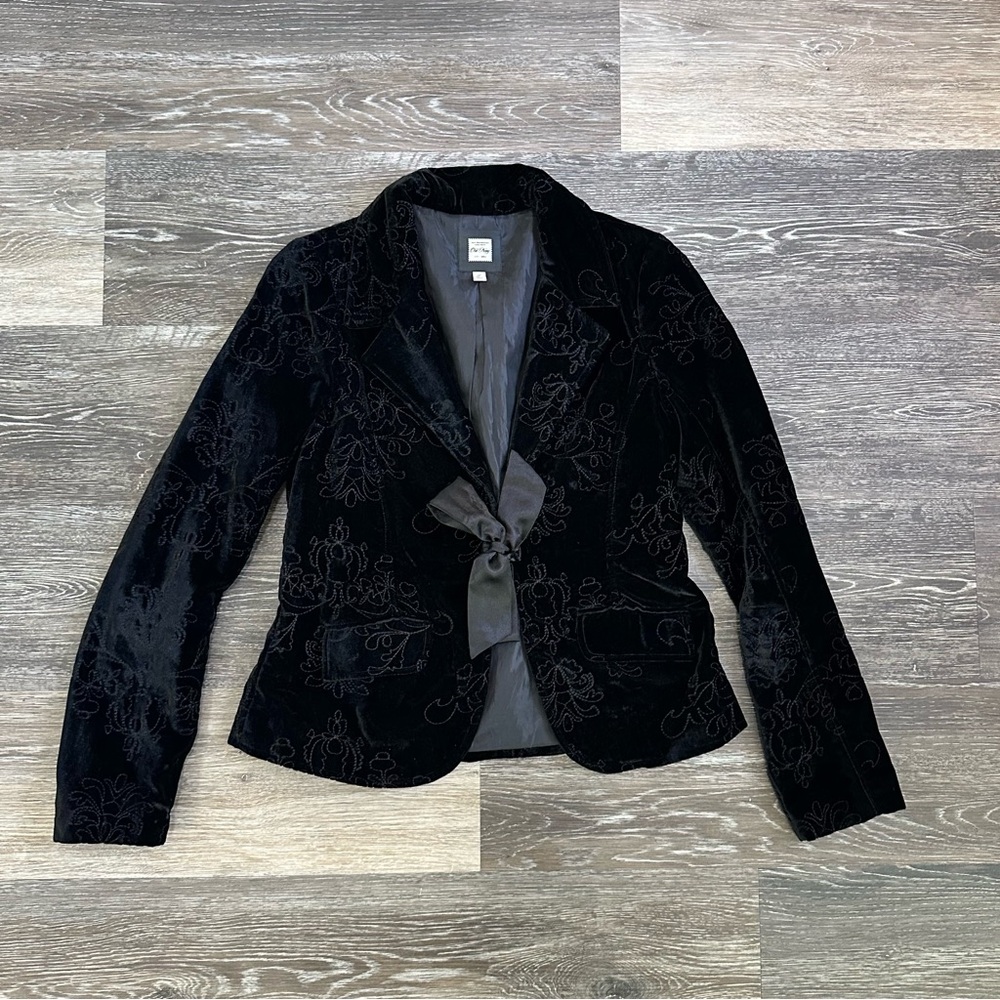 Old Navy Black Velvet Embroidered Blazer Jacket Satin Bow Tie Closure Small